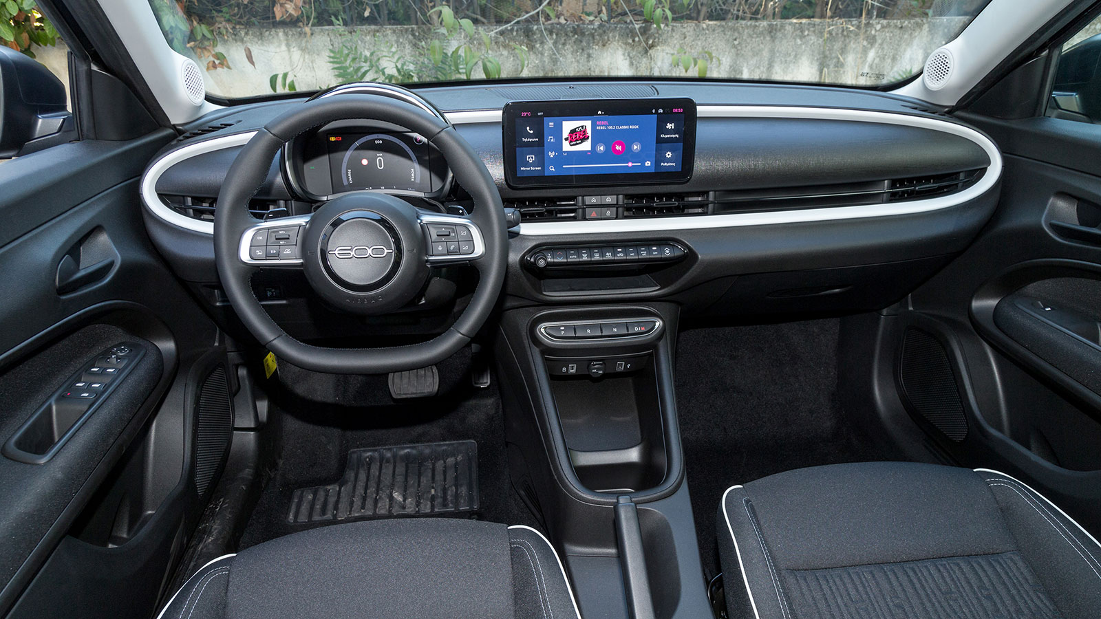 Fiat 600 VS Volkswagen T-cross. Ποιο ξεχωρίζει σε εξοπλισμό ασφάλειας και άνεσης.